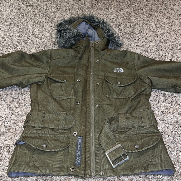 SOLD😍NORTH FACE XS women’s winter/fall jacket faux fur trendy  olive green belt - Picture 3 of 17